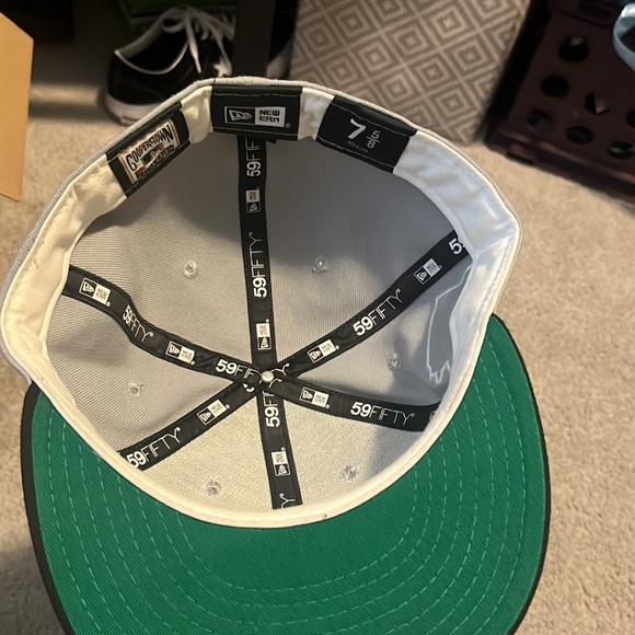 Fitted hat - Picture 4 of 4